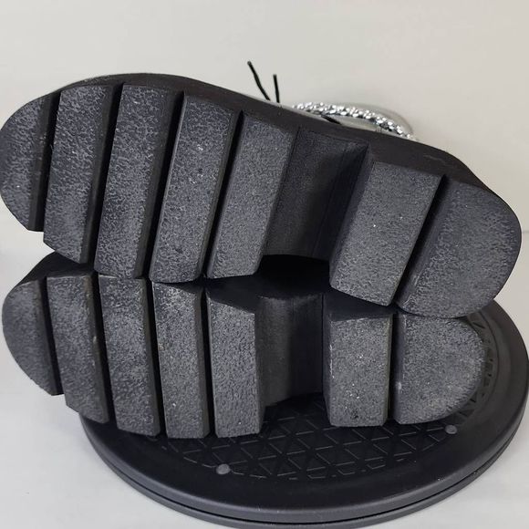 Talv Shoes Goth Black Chains & Buckle Platform Boots Women's Size 40 EU  / 10 US - Picture 8 of 10